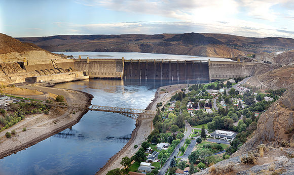 580px-Grand_Coulee_Dam_Panorama_Smaller